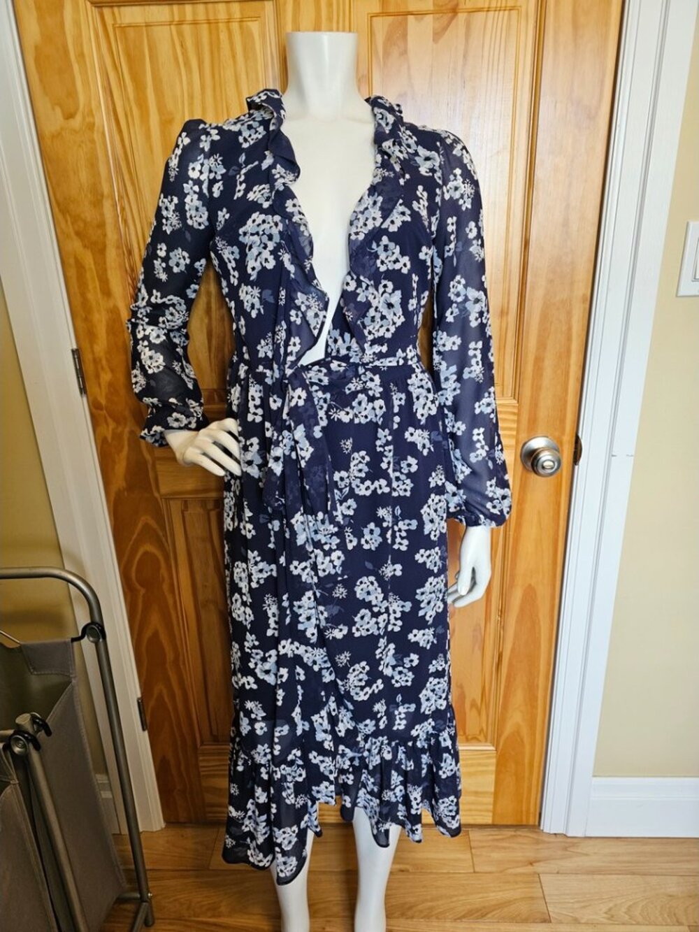💛 22. Michael Michael Kors Size XS Blue Floral Wrap